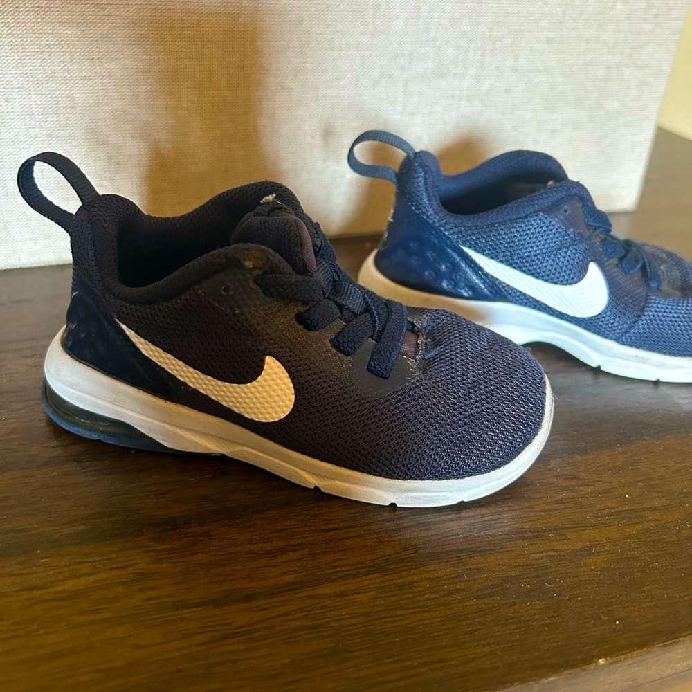 Nike air child size 6c